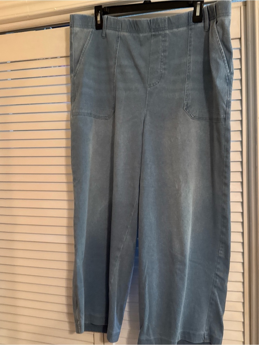 Serra Light Blue Wide-Leg Jeans
